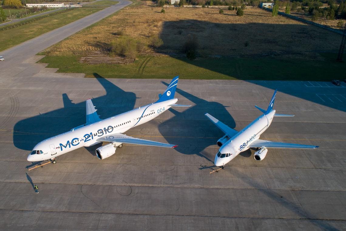 The Insider насчитал 363 иска на 21 млрд рублей к производителю SJ-100 и МС-21 ПАО «Яковлев». Их серийный выпуск перенесли на 2027 год