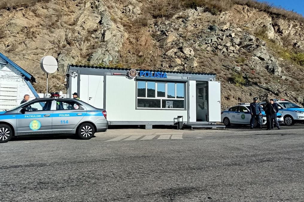 Казахстан выставил на границе 59 полицейских постов, чтобы остановить незаконный вывоз топлива на фоне кризиса в России