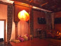 Галерея 6. Кальянная и зал для стриптиза