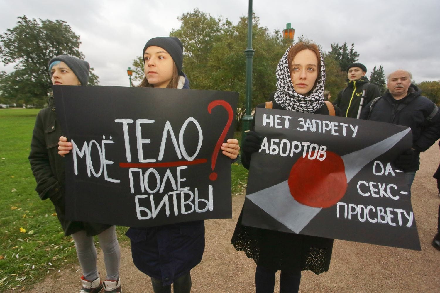 От письменного разрешения на аборт от мужа до полного запрета процедуры. В РПЦ потребовали новых правил прерывания беременности