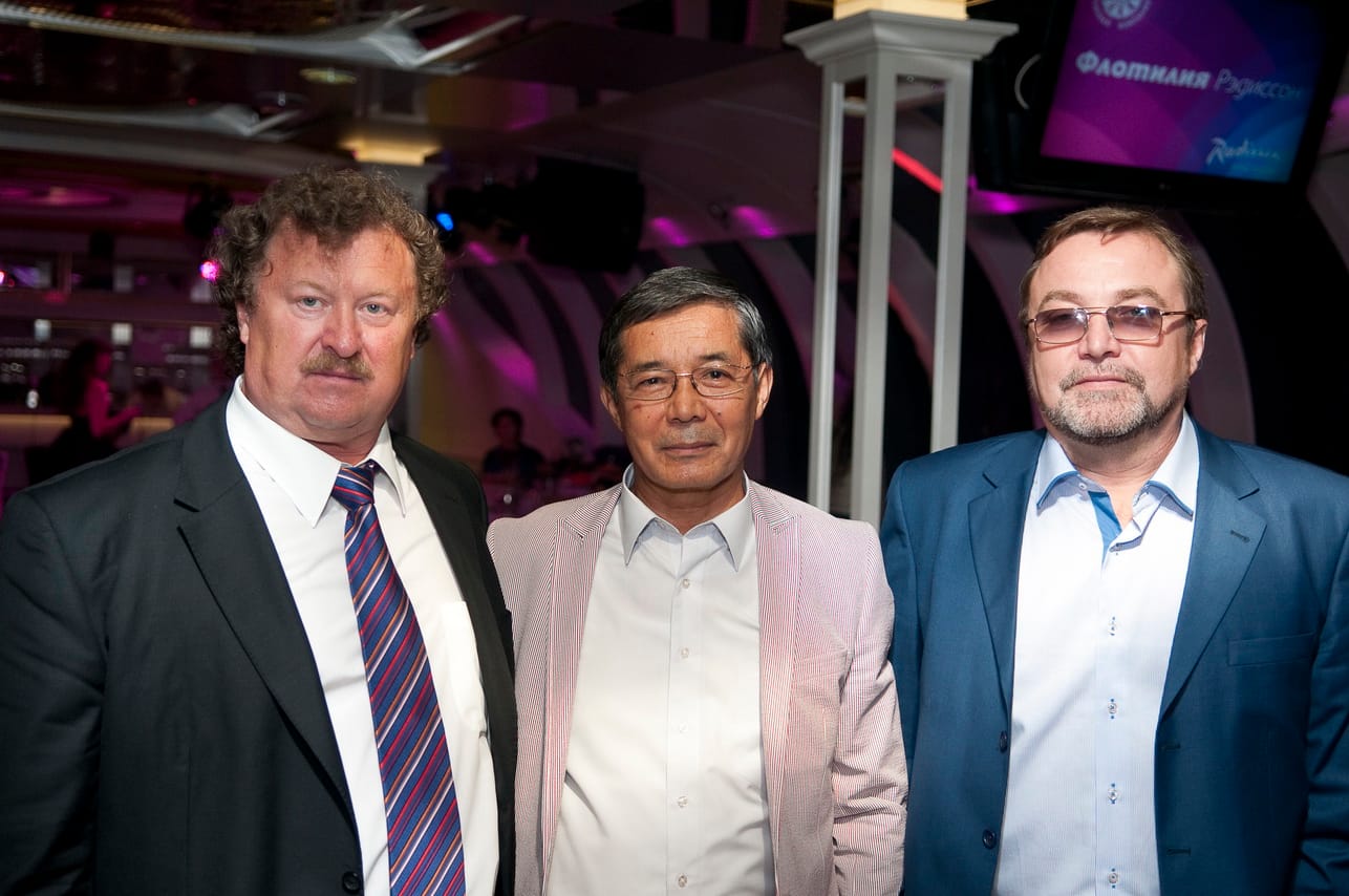 Mikhail Zernov (right)