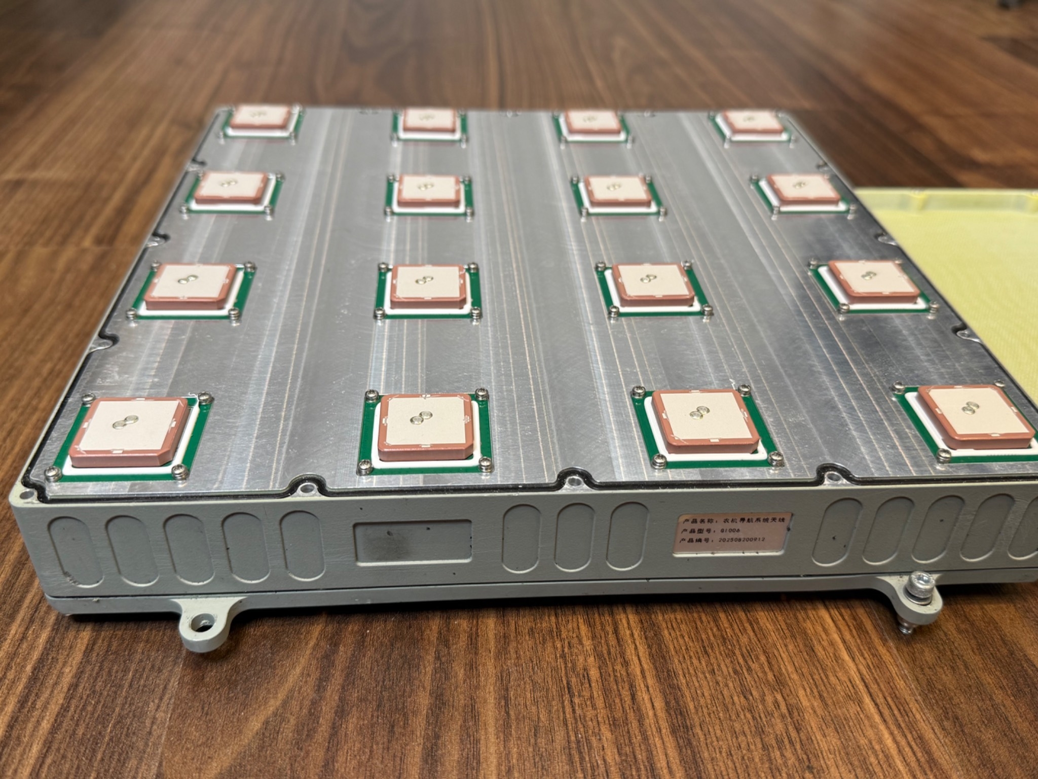 The internals of a GI006 antenna