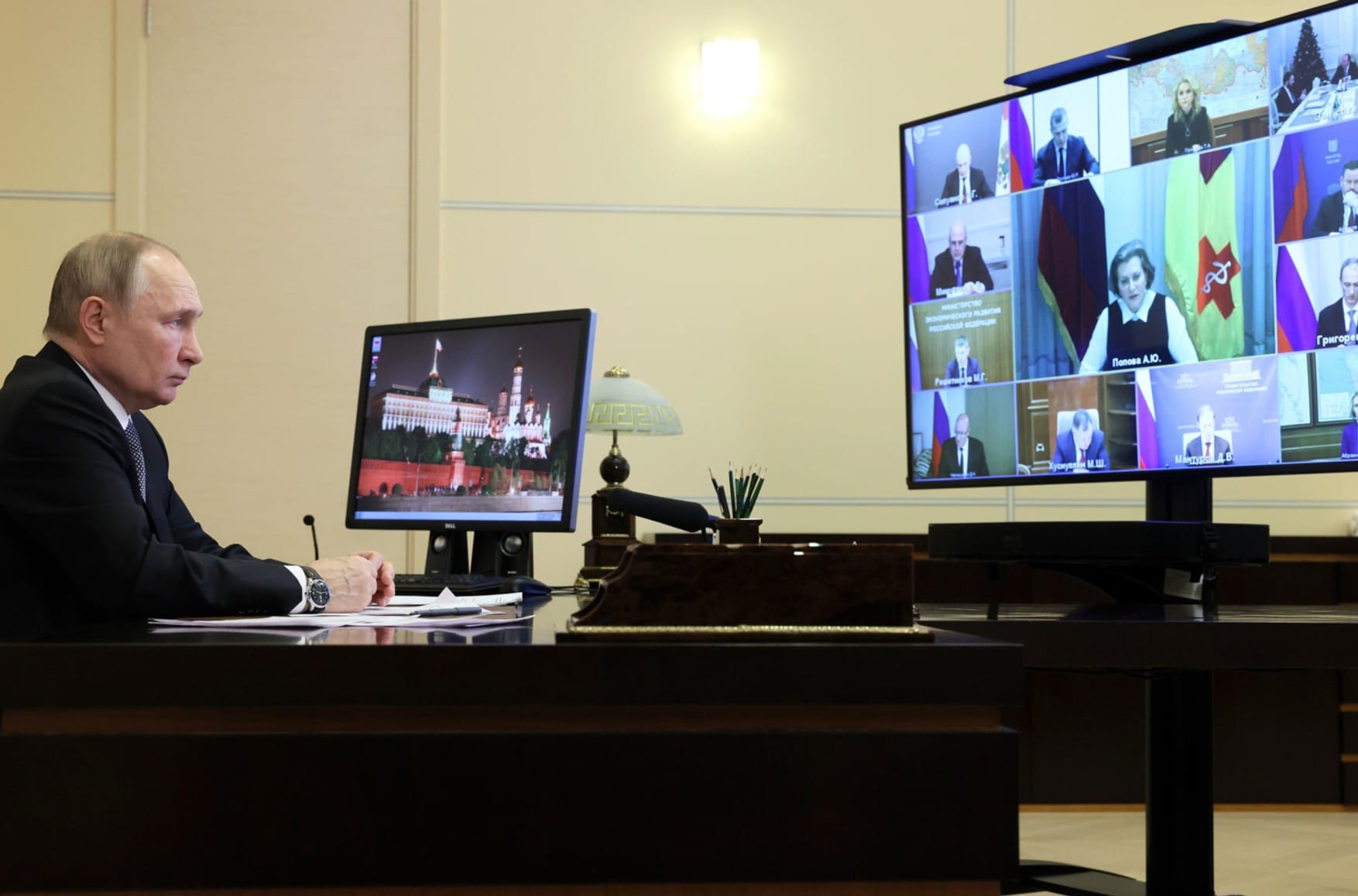 Putin boasts of a “strong economy” and fewer poor Russians — even his propagandists disbelieve him