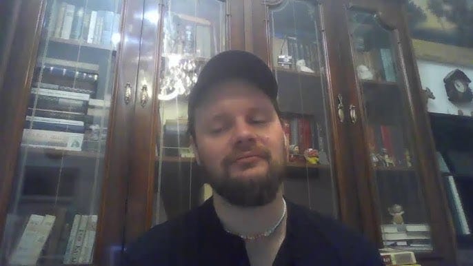 Петербургского поэта Малахова принудительно госпитализировали в психиатрический стационар за желание сойти с поезда — КПП