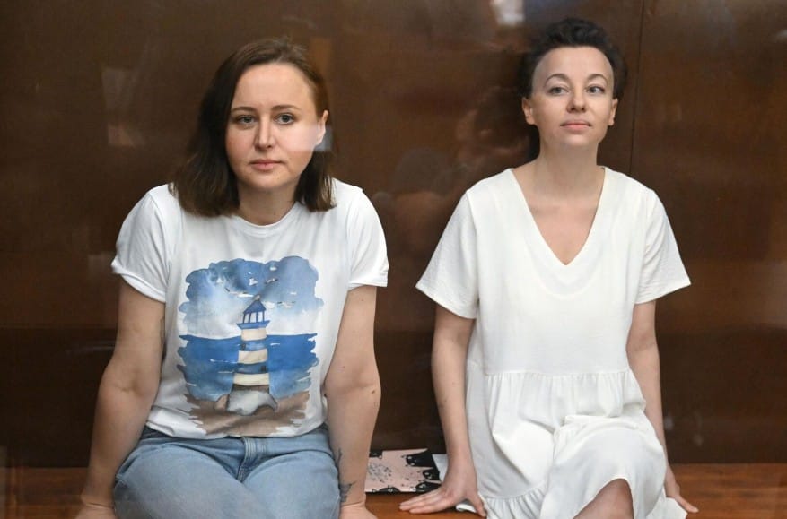 “For the truth in life and on stage”: Jailed director Evgeniya Berkovich and playwright Svetlana Petriychuk receive Kamerton Award