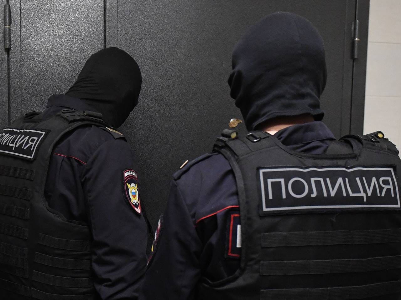 Американца задержали в Москве за нецензурную лексику в адрес полицейских, которые пришли к нему с обыском по делу о краже биткойна
