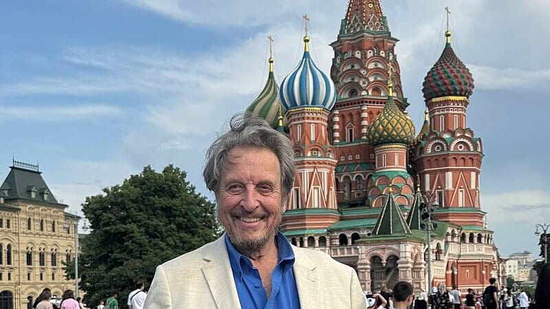 Отец Илона Маска, которого сам Маск называл «ужасным человеком», приехал в Москву на форум сторонников «русского мира»