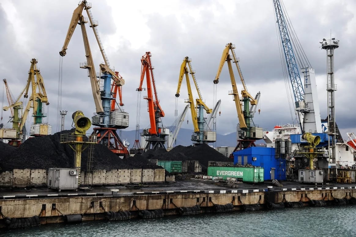 Суд конфисковал морской порт Туапсе, принадлежавший Шахлару Новрузову, которого Генпрокуратура называет членом азербайджанской ОПГ