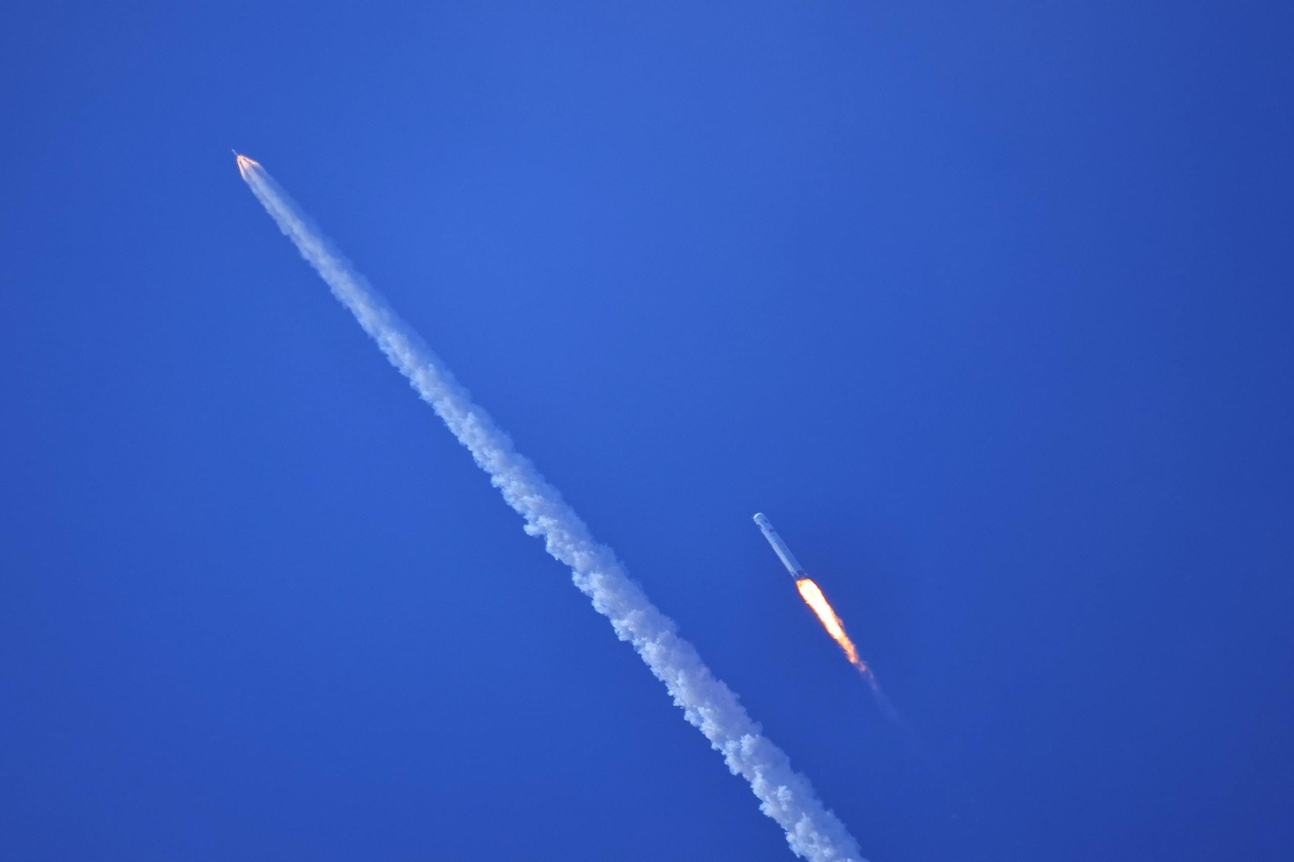 «Мягкая посадка ускорителя ракеты-носителя CZ-10 при отказавшем руле — большой успех Китая и шаг вперед для его лунной программы» — эксперт
