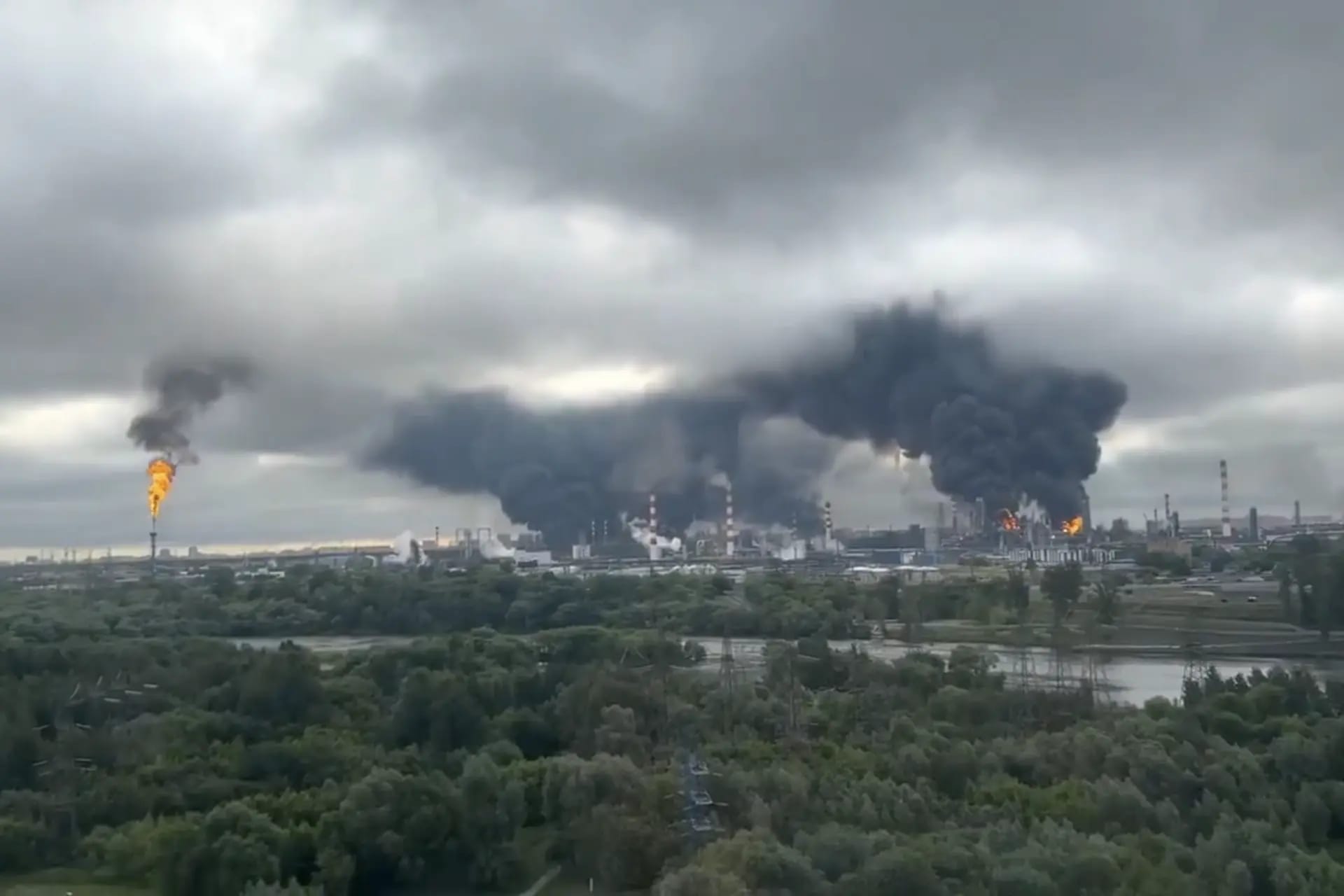 OSINT analysts report hits on several key units at Moscow Oil Refinery in largest Ukrainian attack since 2022