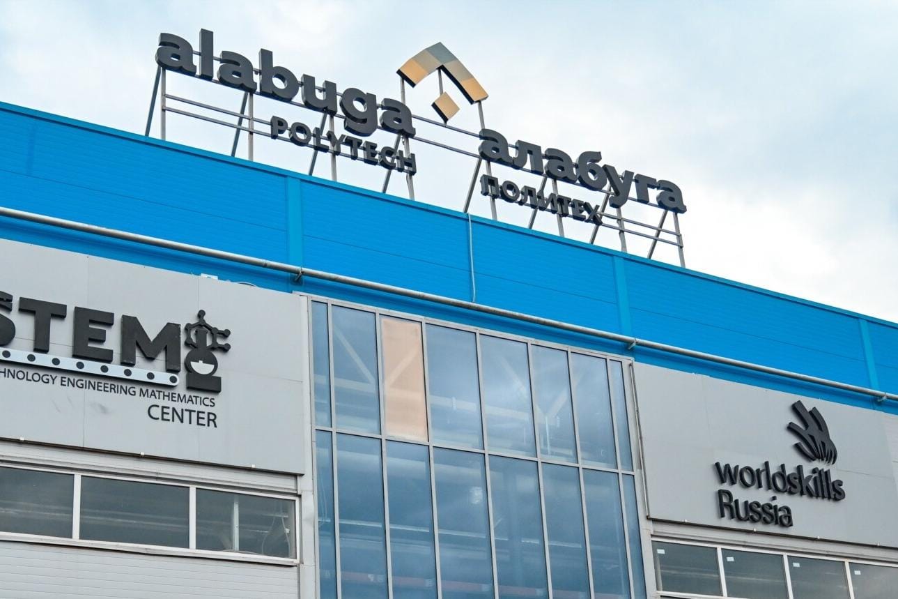На сайте «Алабуги» появилось сообщение о взломе внутренней инфраструктуры ОЭЗ. Подпольщики утверждают, что выгрузили всю базу данных