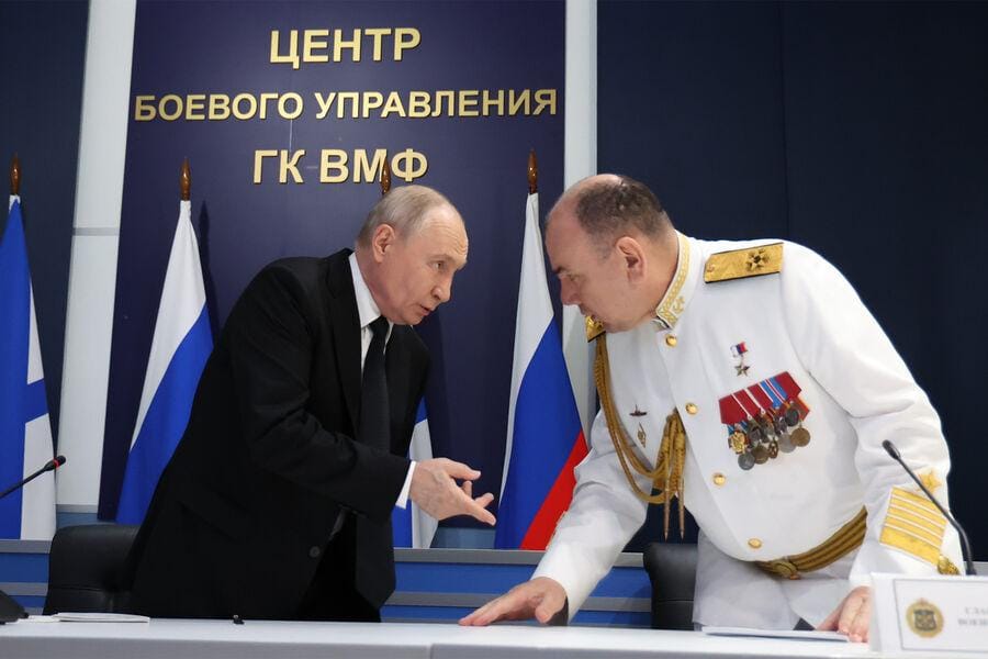 Главком ВМФ России сообщил о строительстве 500-тонного беспилотного корабля. Провоенные каналы требуют сначала наладить выпуск малых БЭКов