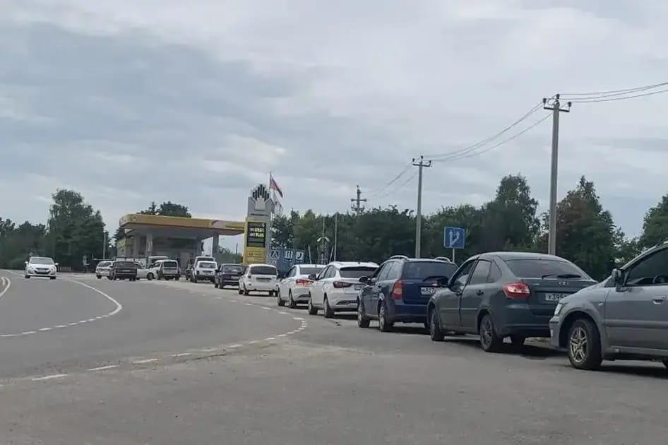 В Липецкой области вернули систему продажи бензина «чет-нечет», в Оренбургской ее ввели впервые — после атаки на НПЗ