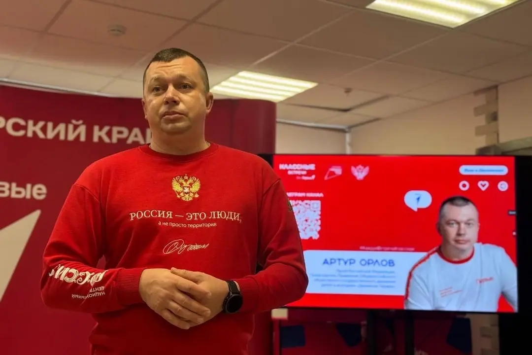 Artur Orlov, head of the Kremlin-backed youth organization Dvizhenie Pervykh (lit. “Movement of the First”), presenting at an educational institution in Krasnodar. Photo: Academy of Marketing and Social Information Technologies