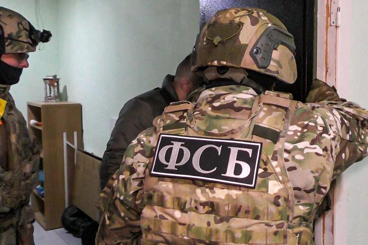 «Поставили задачу: добиться, чтобы он признался, что он тоже ЛГБТ-персона». Исповедь трансдевушки, сбежавшей после вербовки ФСБ