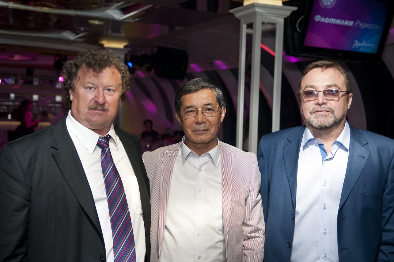 Mikhail Zernov (right)