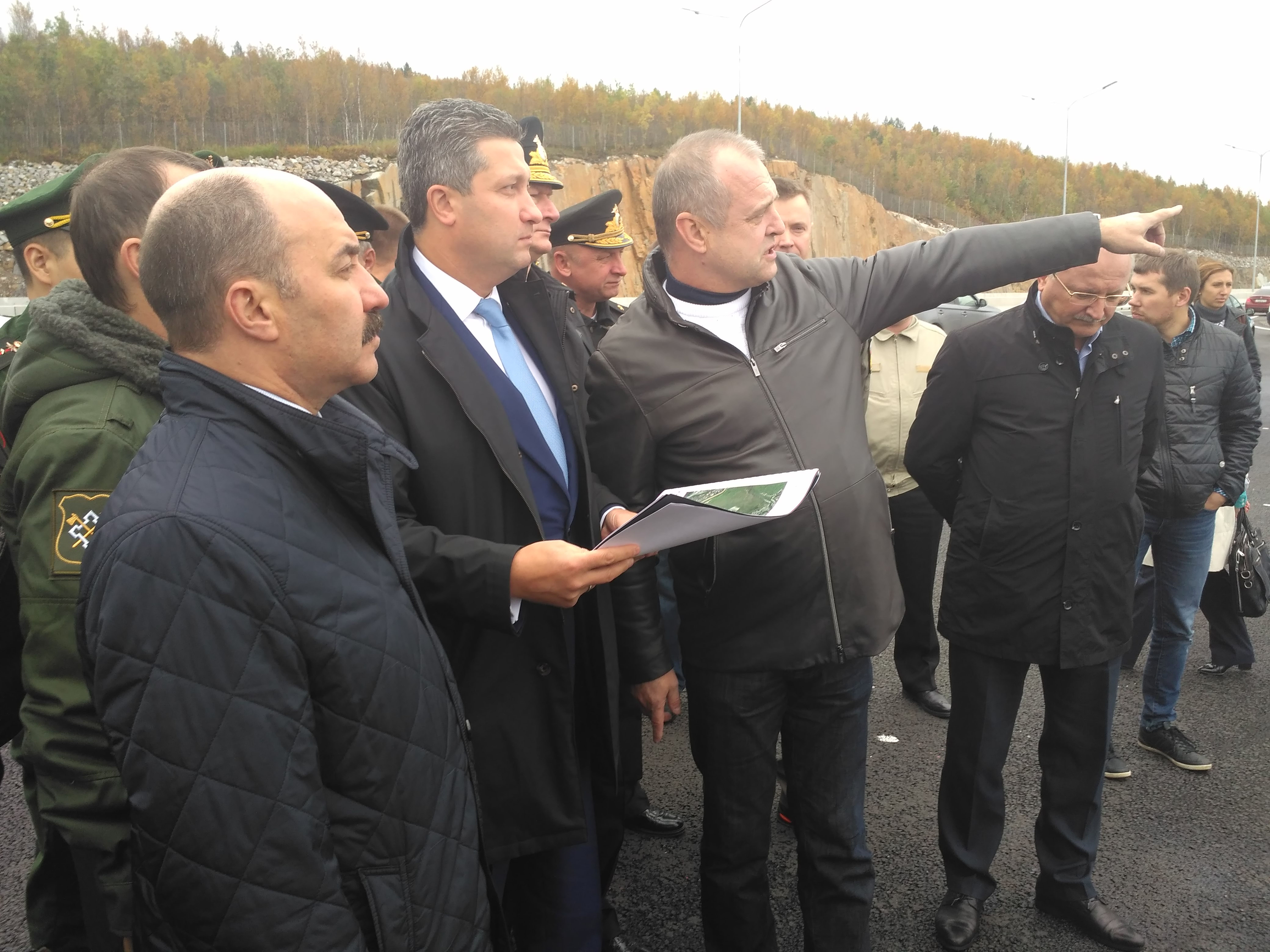 Timur Ivanov (center)