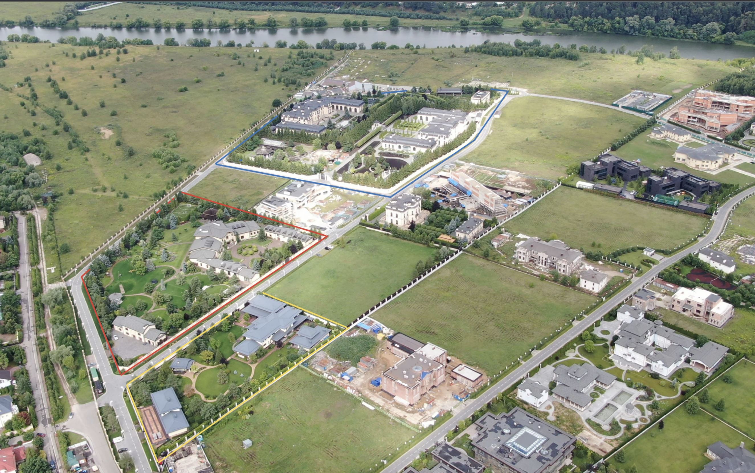 Shebunova's property marked in red, Akhmetova's property marked in yellow, Rotenbergs' property marked in blue