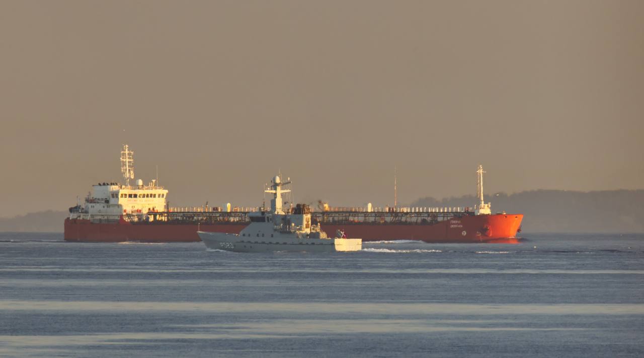 The Russia-flagged oil tanker General Skobelev making its way through Denmark’s Great Belt strait. Photo: Anders Dyhrberg Bruun