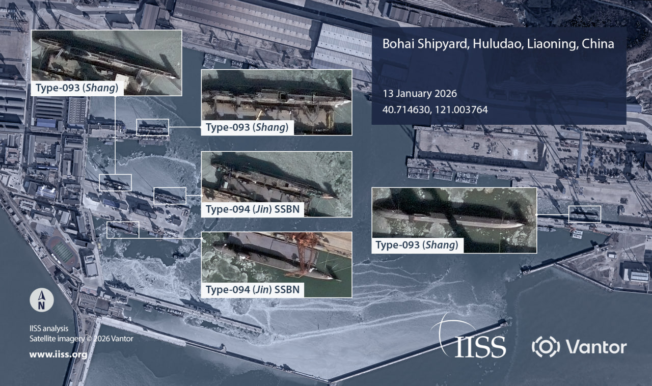 Фото: китайские подлодки на верфи Бохай в округе Хулудао / IISS
